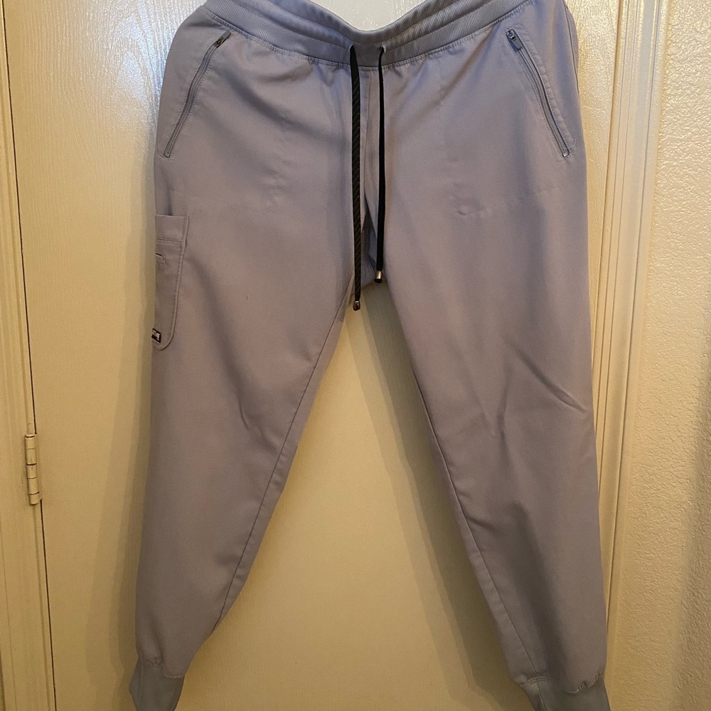 Grey’s Anatomy scrub joggers in moonstruck